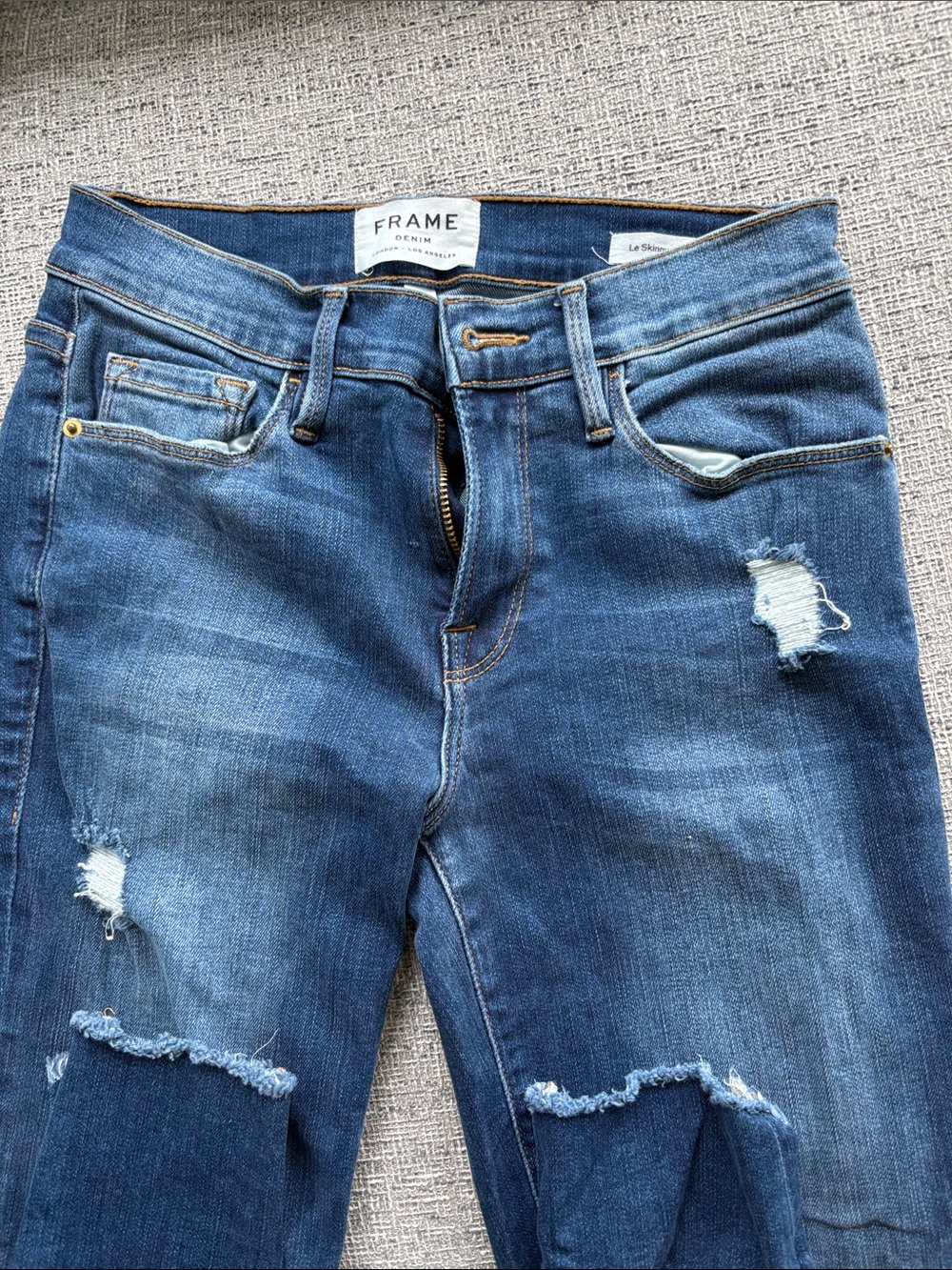 Frame Denim Le Skinny de Jeanne Distressed Blue Jeans
